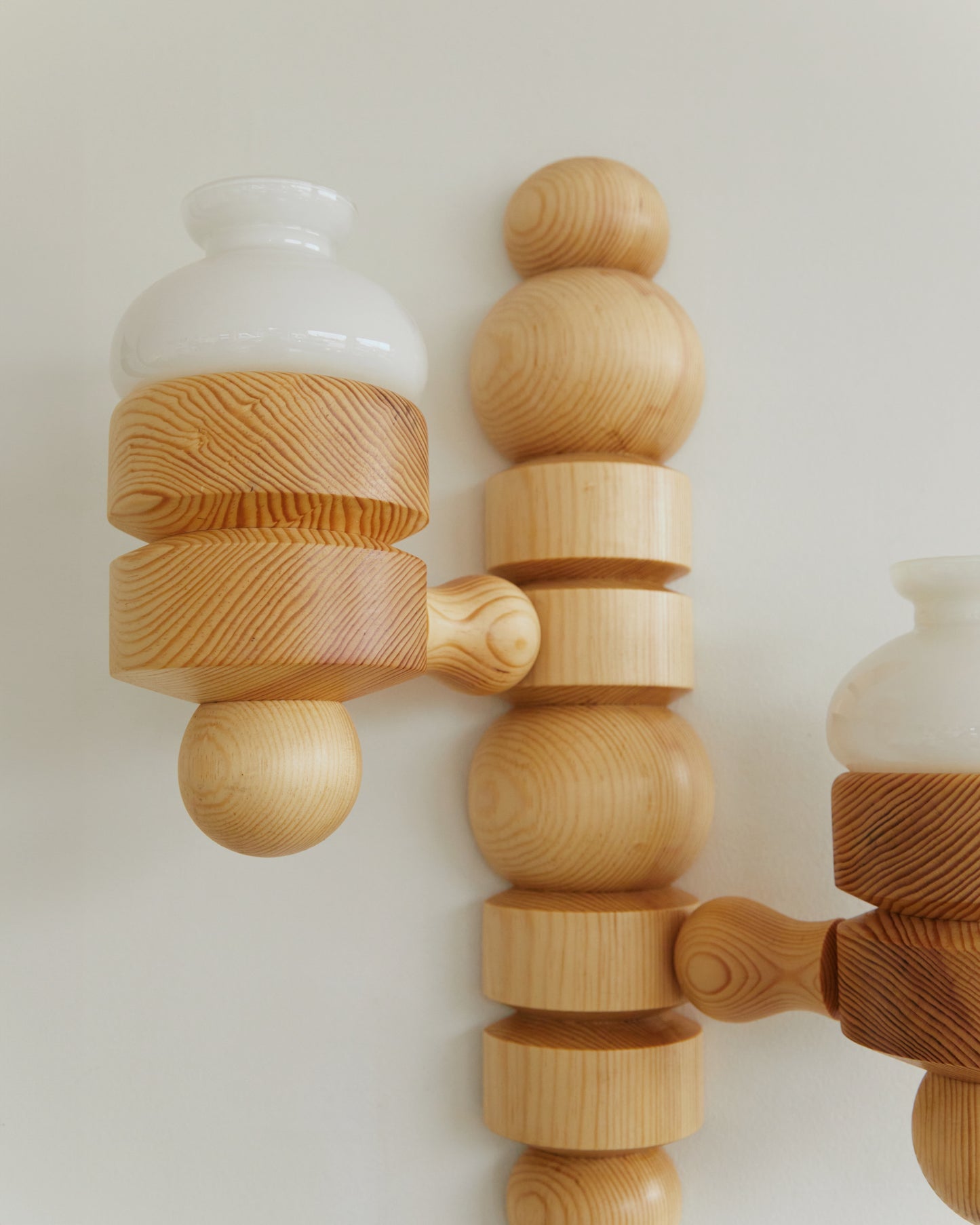 The Elia Wall Light