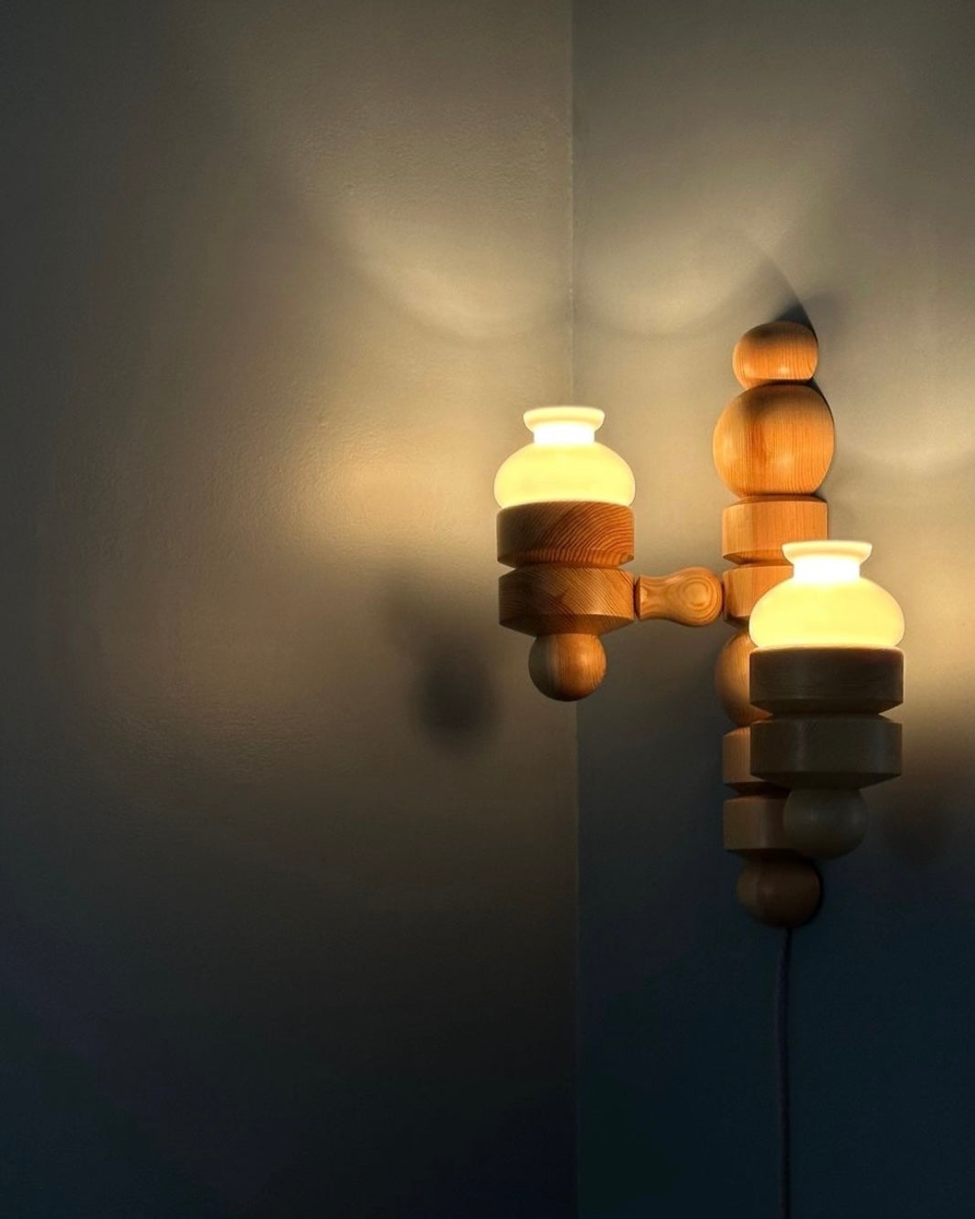 The Elia Wall Light