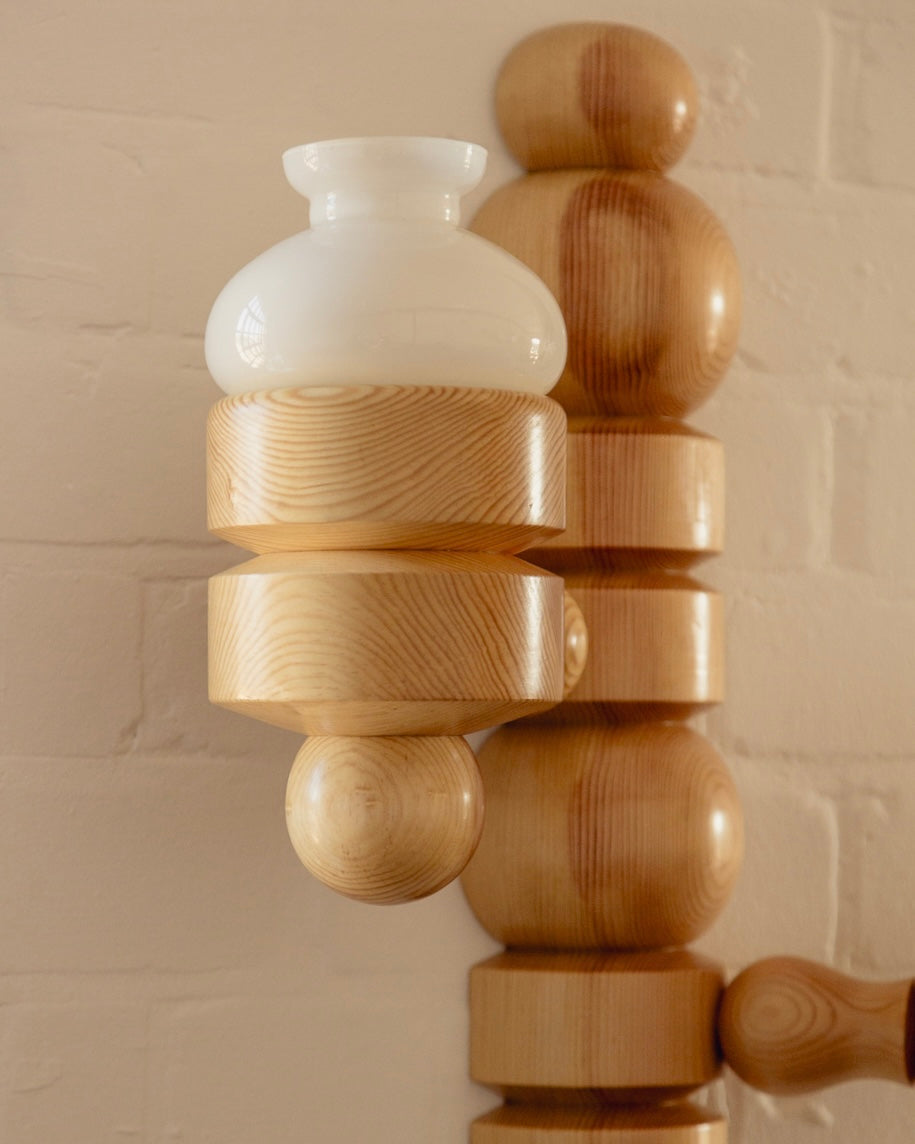 The Elia Wall Light