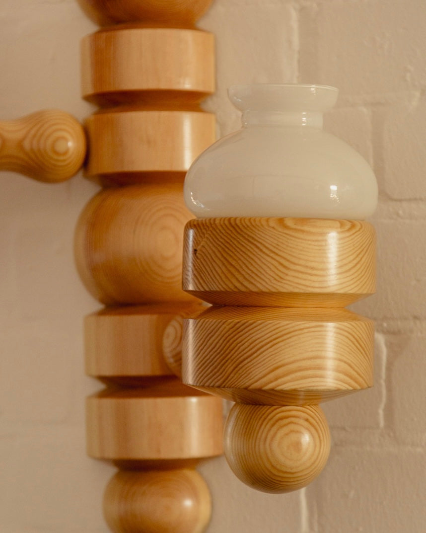 The Elia Wall Light