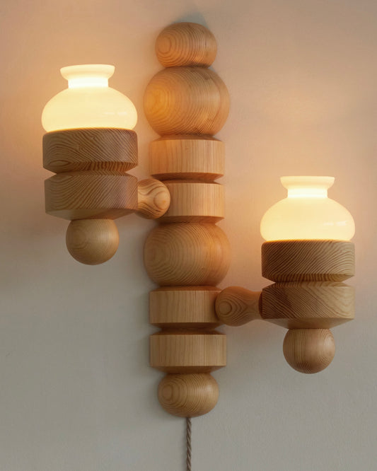 The Elia Wall Light