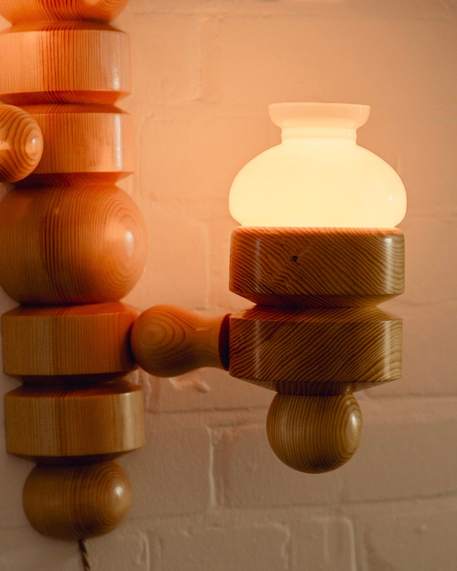 The Elia Wall Light