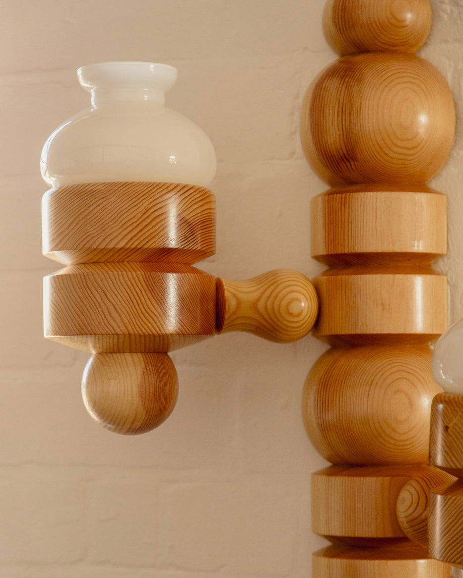The Elia Wall Light